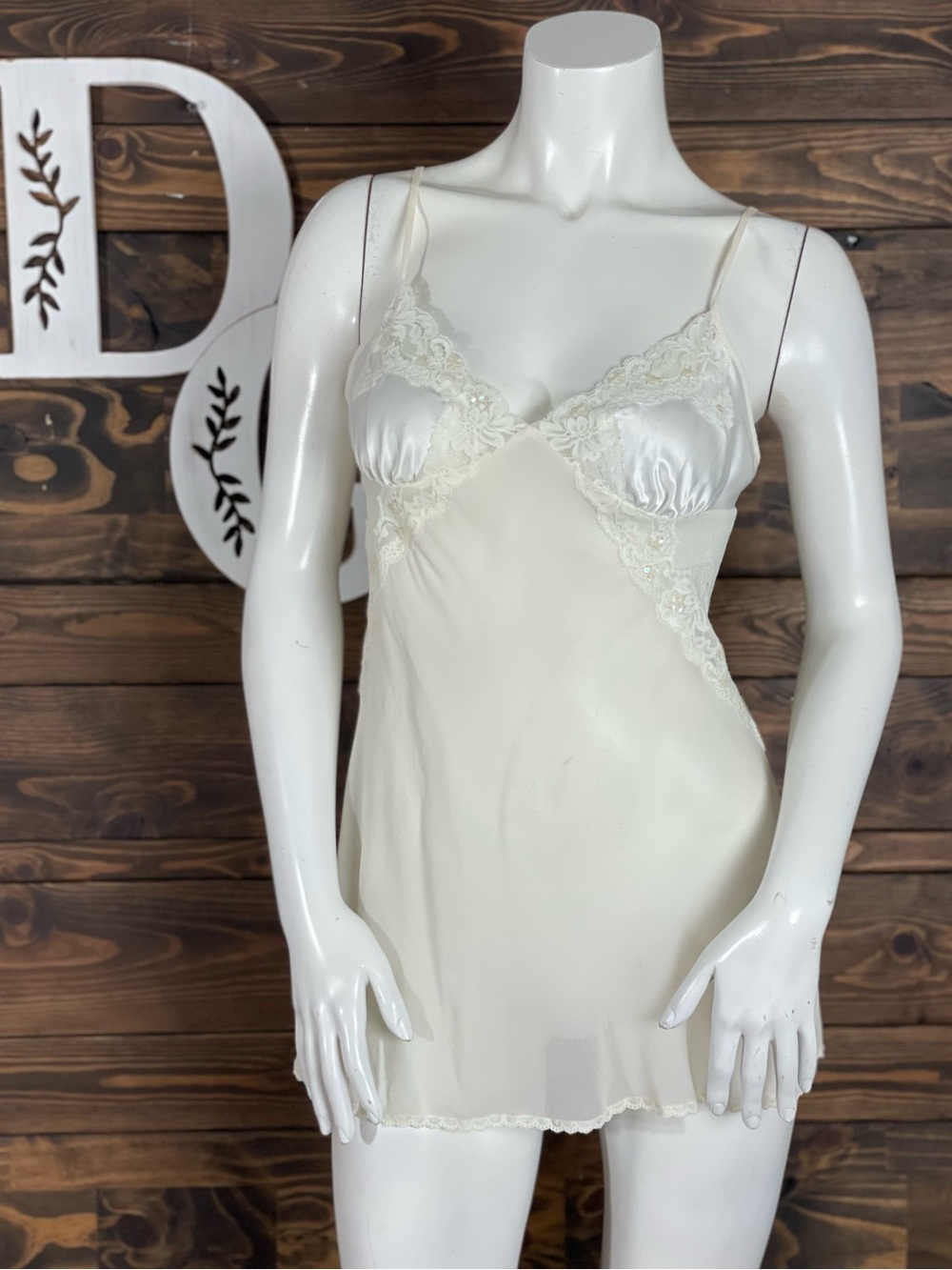 Victoria's Secret Ivory Lace Satin Chemise Slip Intimate Dress Beads Sequin Silk